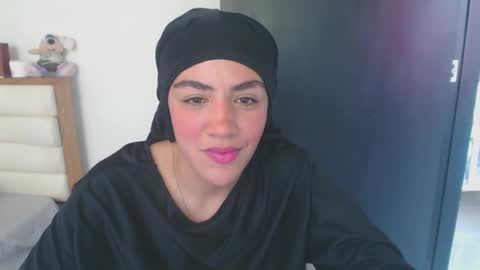 Snapshot of maryam_arabicmilk chatting on December 21, 3:20 pm maryam_arabicmilk online show from December 21, 3:20 pm
