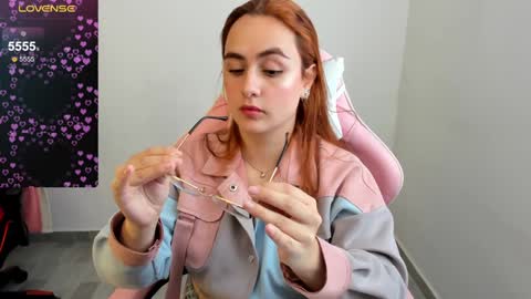 Snapshot of maryluna95 chatting on January 4, 5:16 pm Dulce Maria online show from January 4, 5:16 pm