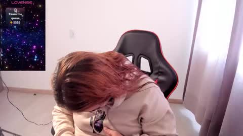 Dulce Maria online show from November 10, 5:52 pm