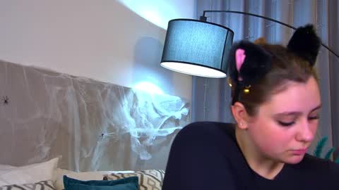 MaryMurrays online show from October 31, 7:34 am