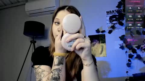 Snapshot of marynixoxo chatting on March 9, 3:01 am Mary x online show from March 9, 3:01 am