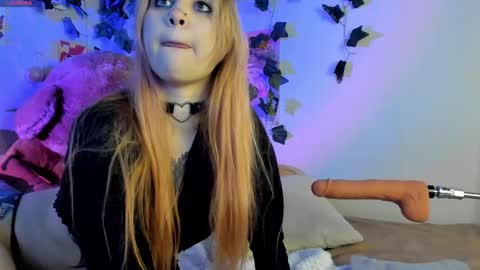 Snapshot of marynixoxo chatting on February 17, 3:36 am Mary x online show from February 17, 3:36 am