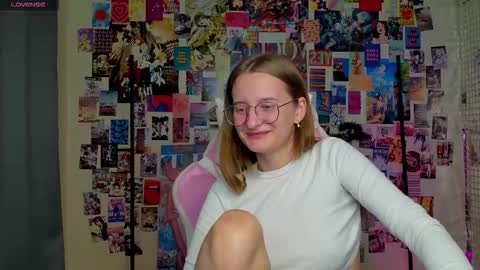 Snapshot of maryyy_may chatting on September 19, 4:50 pm maryyy_may online show from September 19, 4:50 pm