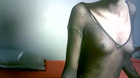 maskgang001 online show from April 2, 4:43 am