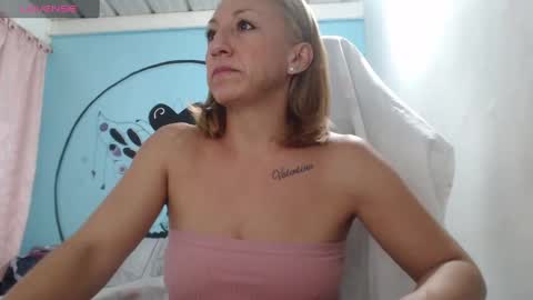 Snapshot of massielferretis chatting on October 3, 12:05 am massiel ferreti online show from October 3, 12:05 am