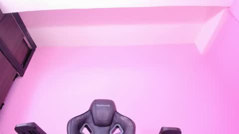 Snapshot of mature_bitch_monster_ass chatting on December 14, 1:06 pm call me mommy online show from December 14, 1:06 pm