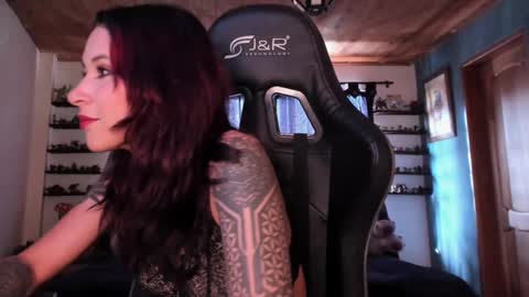 Hilary online show from January 14, 9:09 pm