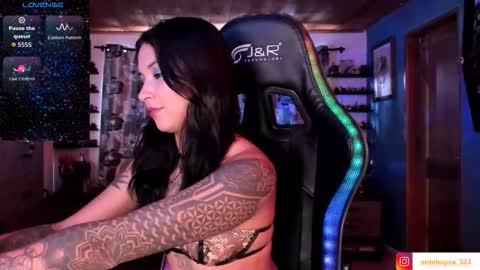 Hilary online show from December 13, 9:21 pm