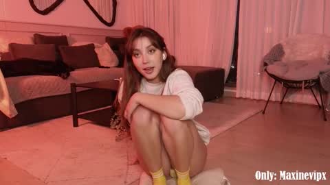 Maxine online show from September 19, 11:15 pm