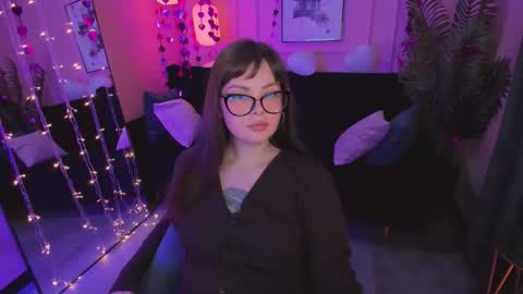 Maya online show from February 17, 2:27 pm