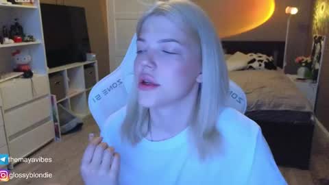 Maya online show from April 17, 3:52 am