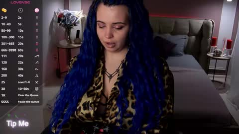 Maya Mils online show from November 6, 1:22 am