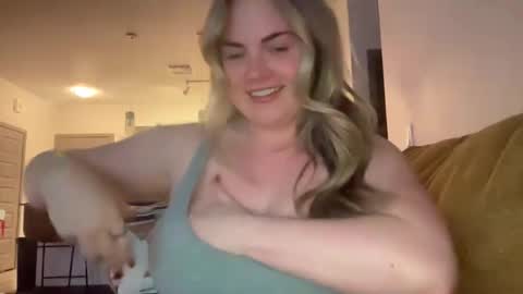 Maya Belle online show from December 5, 3:57 pm