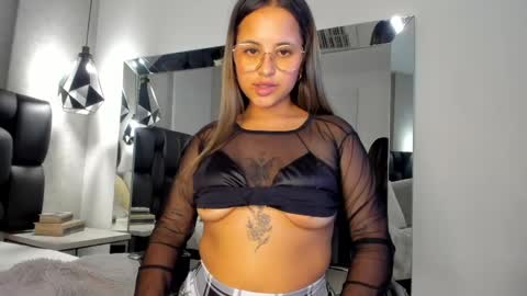 mayalee_ online show from May 30, 4:32 am