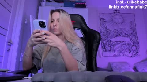 Anna online show from October 4, 9:19 pm