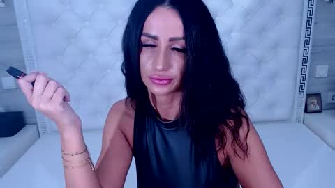 Medeea Bee online show from November 21, 4:58 am