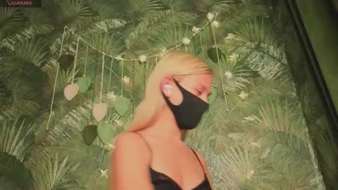 Snapshot of meeeewmeeeeow chatting on September 26, 10:40 pm meeeewmeeeeow online show from September 26, 10:40 pm