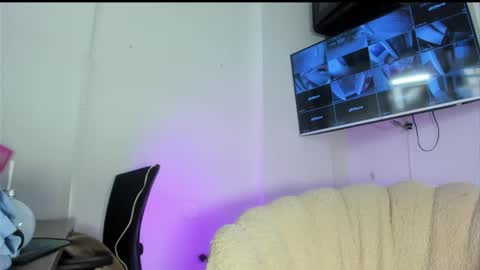 megaan_rouse online show from May 11, 4:04 pm