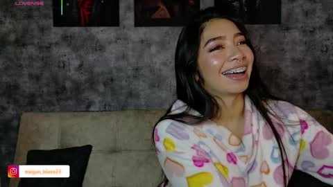 Megan Bluee online show from April 13, 3:02 pm