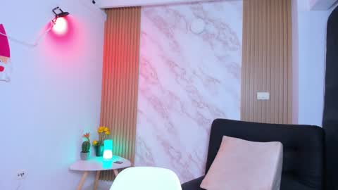 Snapshot of megan_star73 chatting on February 28, 11:47 am Megan online show from February 28, 11:47 am