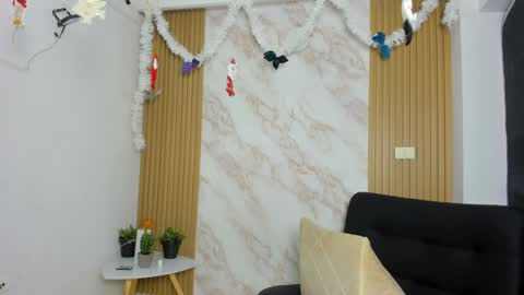 Snapshot of megan_star73 chatting on December 27, 11:39 am Megan online show from December 27, 11:39 am