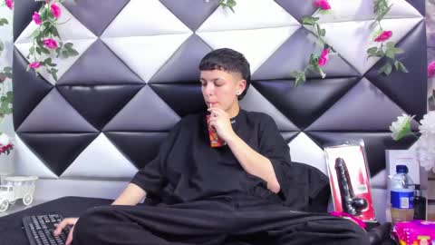 Snapshot of megan_thompsonn_ chatting on September 28, 3:24 am megan_thompsonn_ online show from September 28, 3:24 am