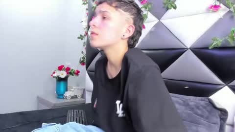 Snapshot of megan_thompsonn_ chatting on September 11, 2:34 am megan_thompsonn_ online show from September 11, 2:34 am