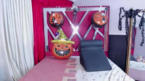 Snapshot of megan_whitte_01 chatting on October 27, 9:09 pm megan white 01  online show from October 27, 9:09 pm