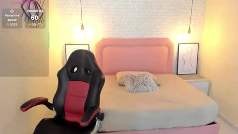 M E G A N  online show from October 7, 1:37 pm