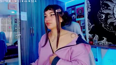Snapshot of mel_dahlia chatting on January 8, 1:41 pm Melissa - - Please help me to reach 100 thumbs up online show from January 8, 1:41 pm