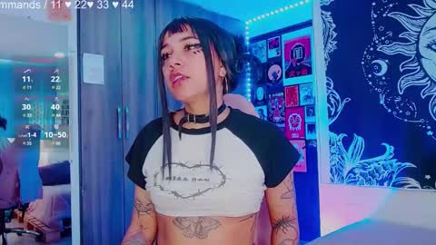 Snapshot of mel_dahlia chatting on January 29, 4:08 pm Melissa - - Please help me to reach 100 thumbs up online show from January 29, 4:08 pm