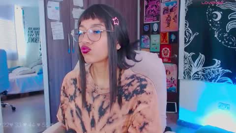 Snapshot of mel_dahlia chatting on September 25, 12:26 pm Melissa - - Please help me to reach 100 thumbs up online show from September 25, 12:26 pm