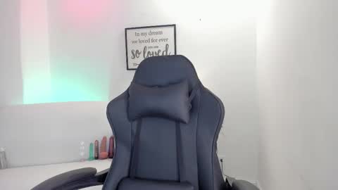 melan_owen online show from March 15, 11:12 am