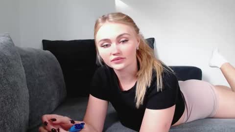 Melania online show from October 1, 1:05 pm