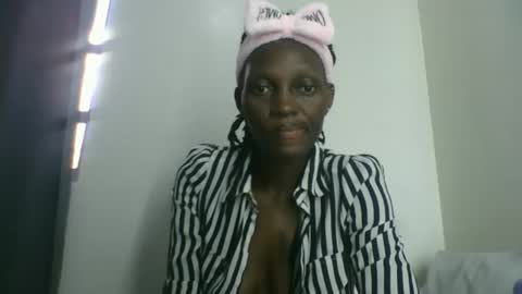 Snapshot of melanie_goddesss chatting on September 27, 5:58 am milly online show from September 27, 5:58 am
