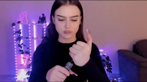 Melanie online show from December 11, 11:19 am