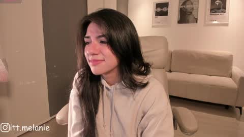 Melanie online show from May 12, 2:09 am