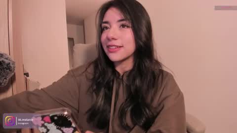 Snapshot of melanie_owo chatting on October 10, 12:37 am Melanie online show from October 10, 12:37 am