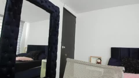 Melanie roux  online show from April 20, 7:06 pm