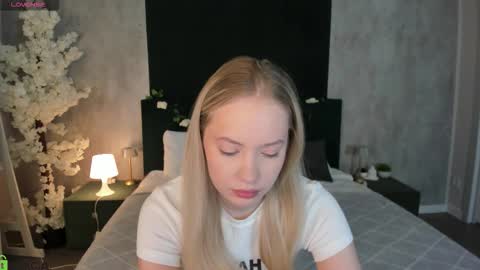 Melanie online show from December 15, 12:38 am