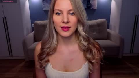 Melanie Bennett online show from April 11, 8:07 am