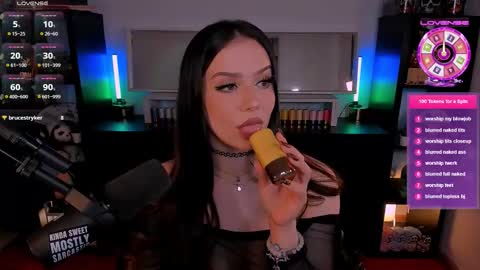 Melanie  online show from November 20, 5:58 pm