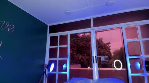 Melanie Roux online show from April 13, 7:47 pm