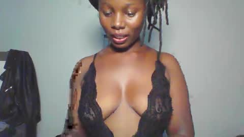 Snapshot of melanin_sassy96 chatting on January 27, 9:11 pm bad lil shawry online show from January 27, 9:11 pm
