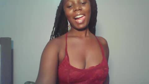 Snapshot of melanin_sassy96 chatting on February 3, 1:19 am bad lil shawry online show from February 3, 1:19 am