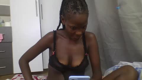 melaninpetite online show from February 9, 4:40 pm