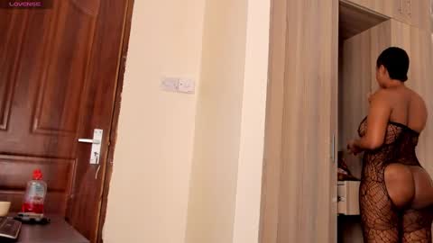 Snapshot of melinda_rosy chatting on December 27, 3:09 am rose online show from December 27, 3:09 am