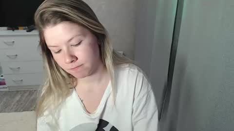 Melissa  Ray online show from February 15, 5:17 pm