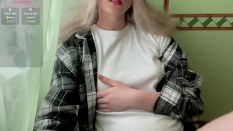 cutebutnyet online show from May 1, 9:01 am