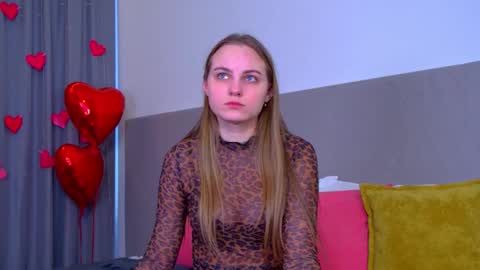 Snapshot of melissamelrey chatting on February 16, 7:37 am MelissaBerry online show from February 16, 7:37 am